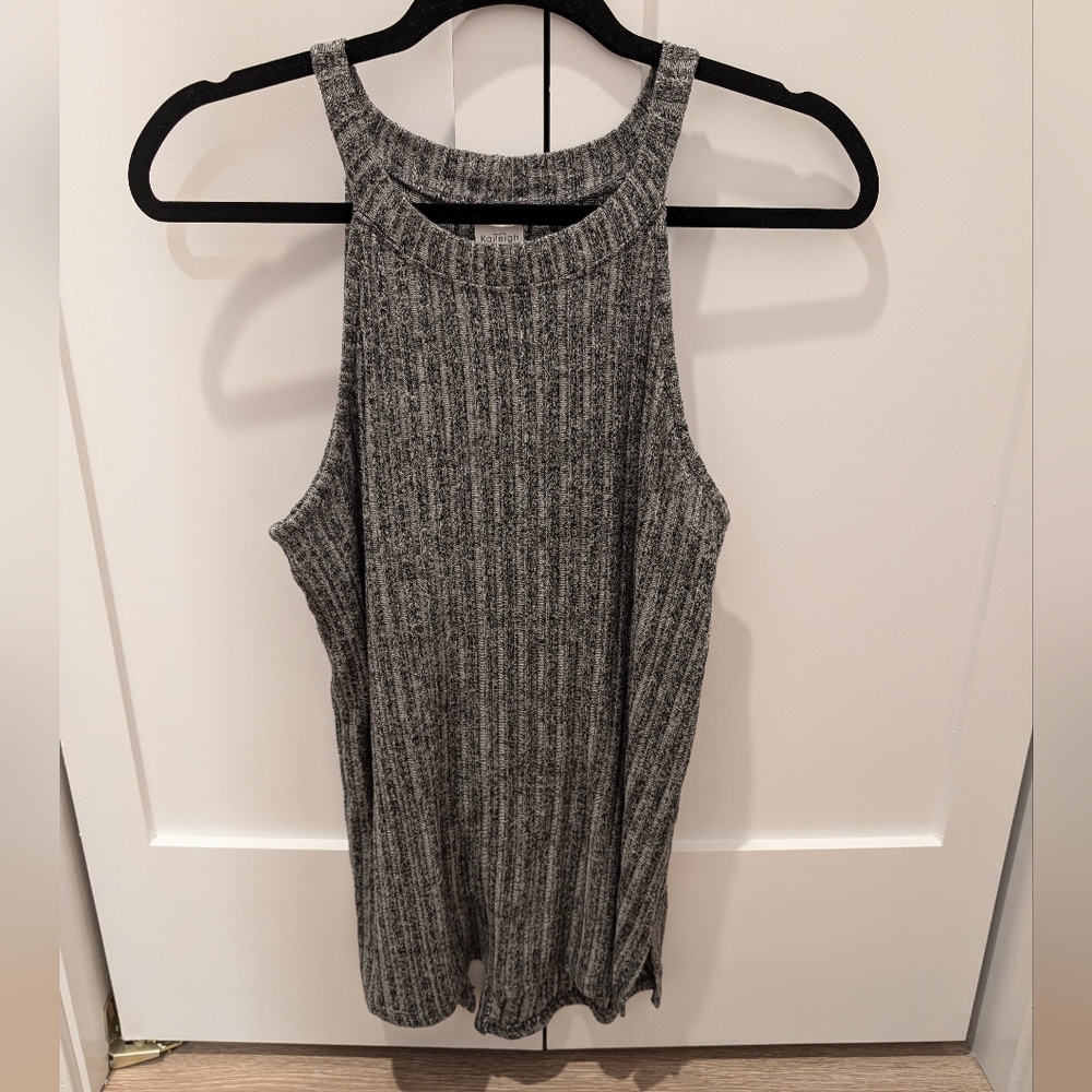 ✨4 for 12 Kaileigh Gradie Split Back Knit Top Size Small